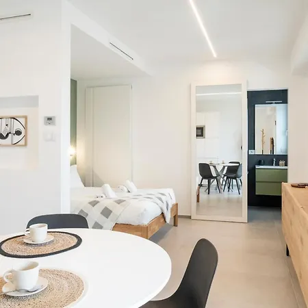 Gentile 46 Luxury Flat *